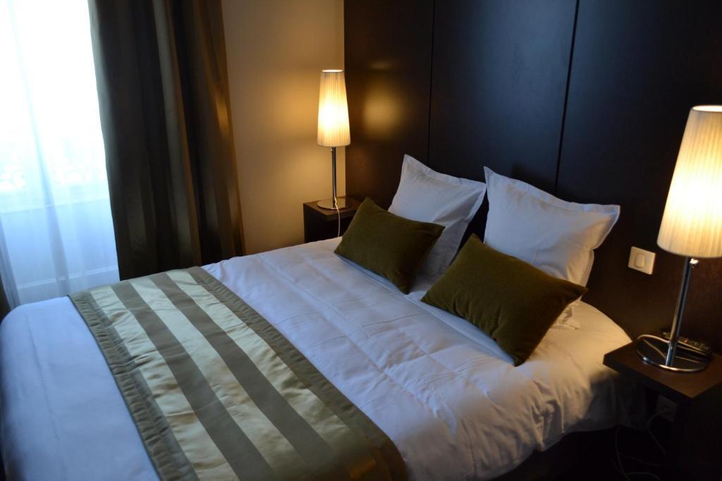 Hotel Le Saint-Jacques Cloyes-sur-le-Loir Pokoj fotografie
